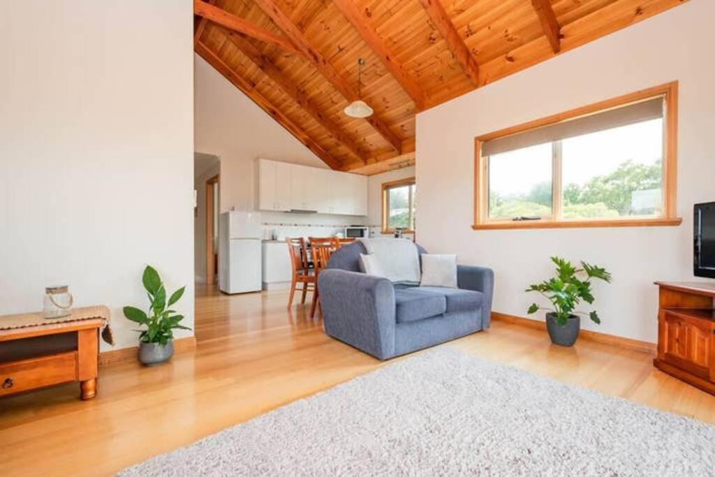 Private 2 Bedroom Cabin Retreat Legana Exterior foto