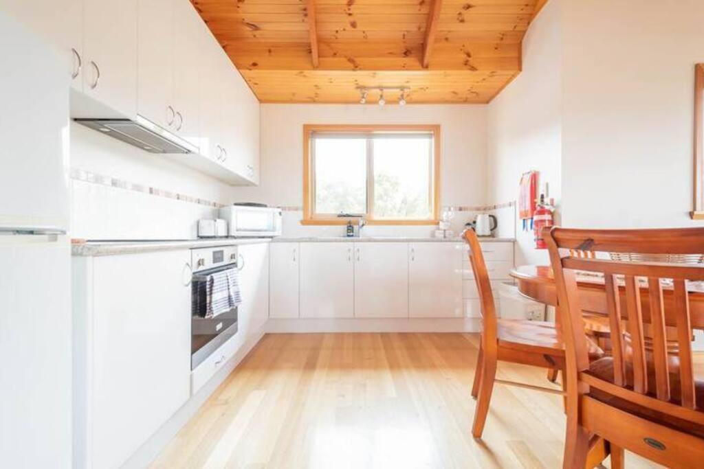 Private 2 Bedroom Cabin Retreat Legana Exterior foto
